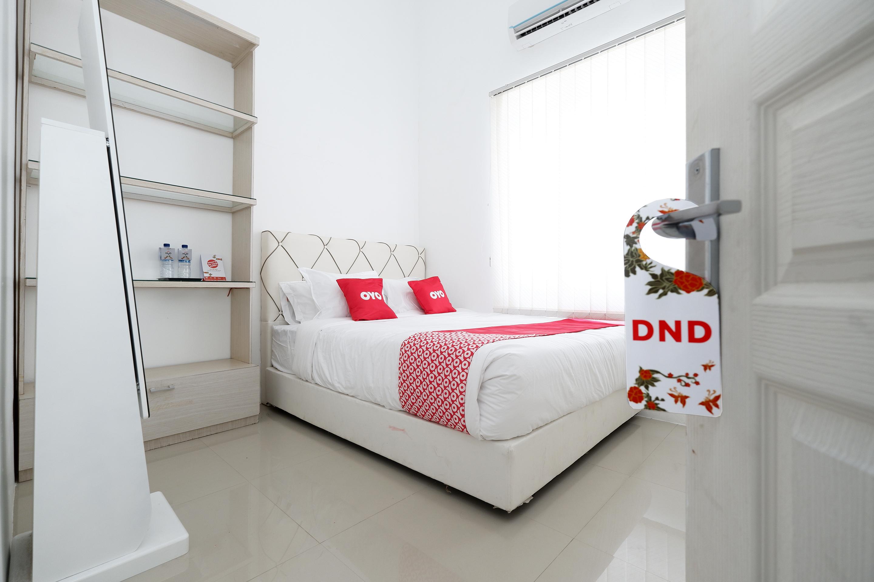 Griya Rw Family Guest House Redpartner Surakarta  Экстерьер фото