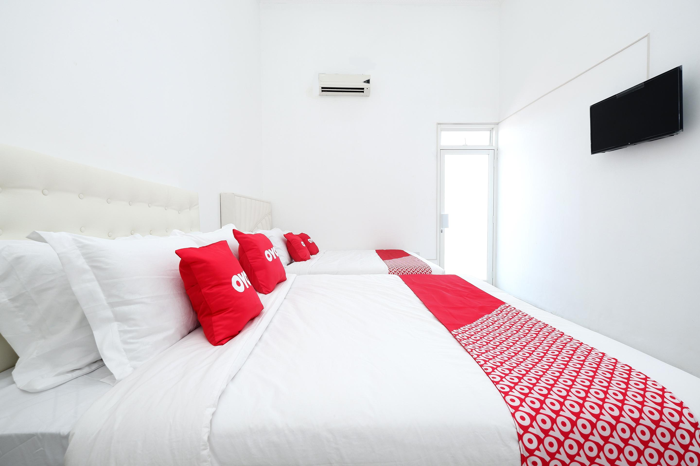 Griya Rw Family Guest House Redpartner Surakarta  Экстерьер фото