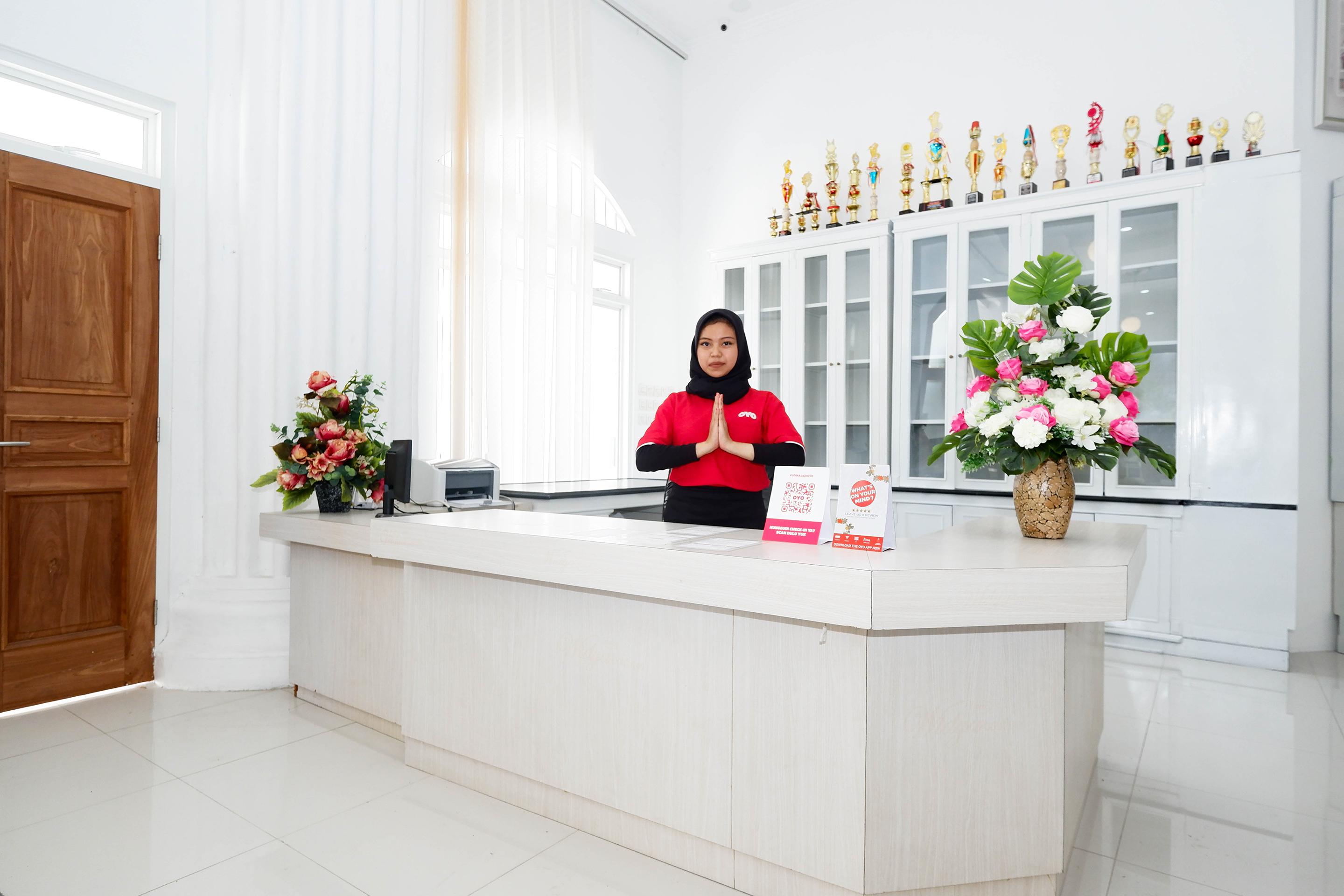 Griya Rw Family Guest House Redpartner Surakarta  Экстерьер фото