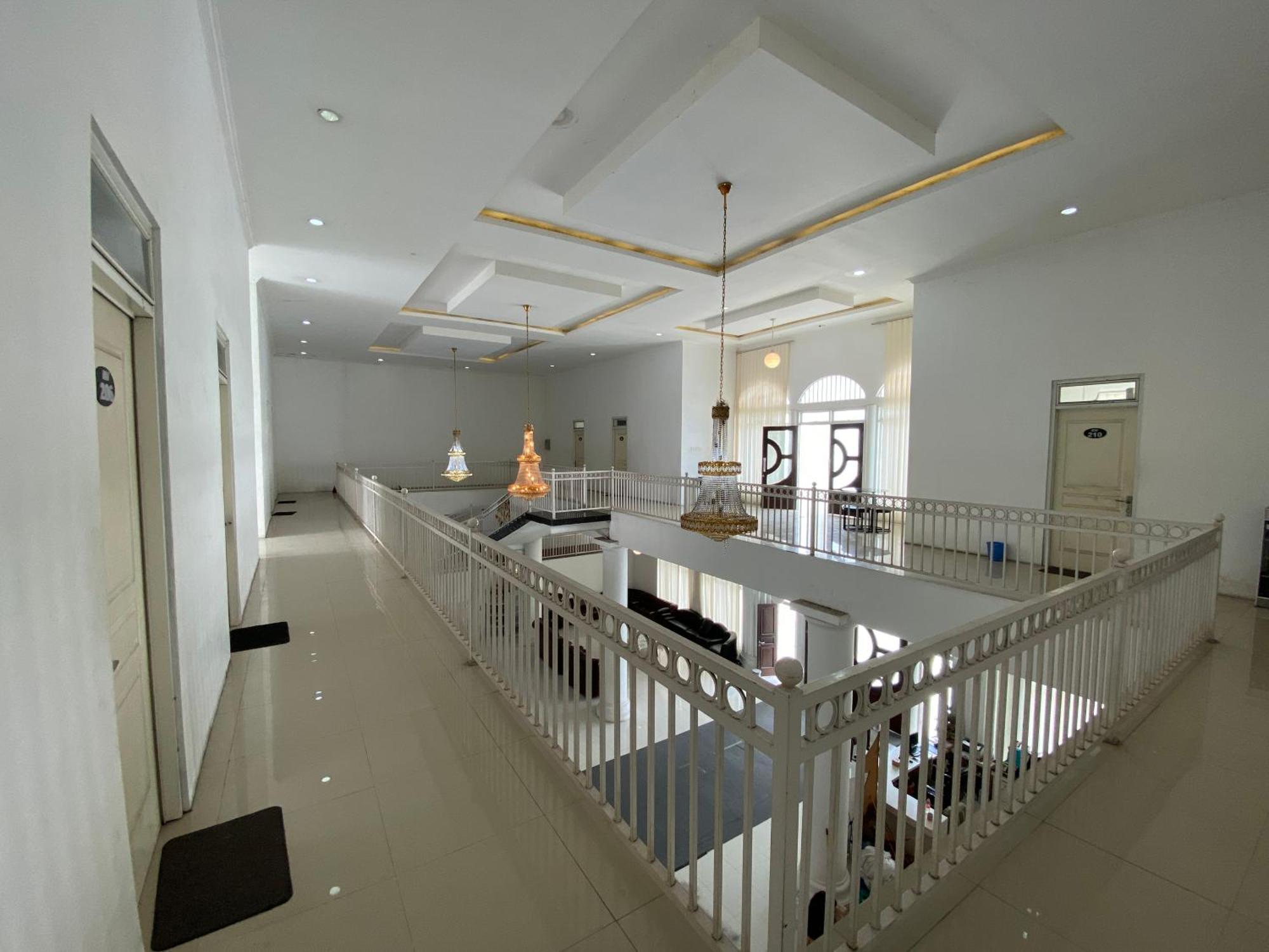 Griya Rw Family Guest House Redpartner Surakarta  Экстерьер фото