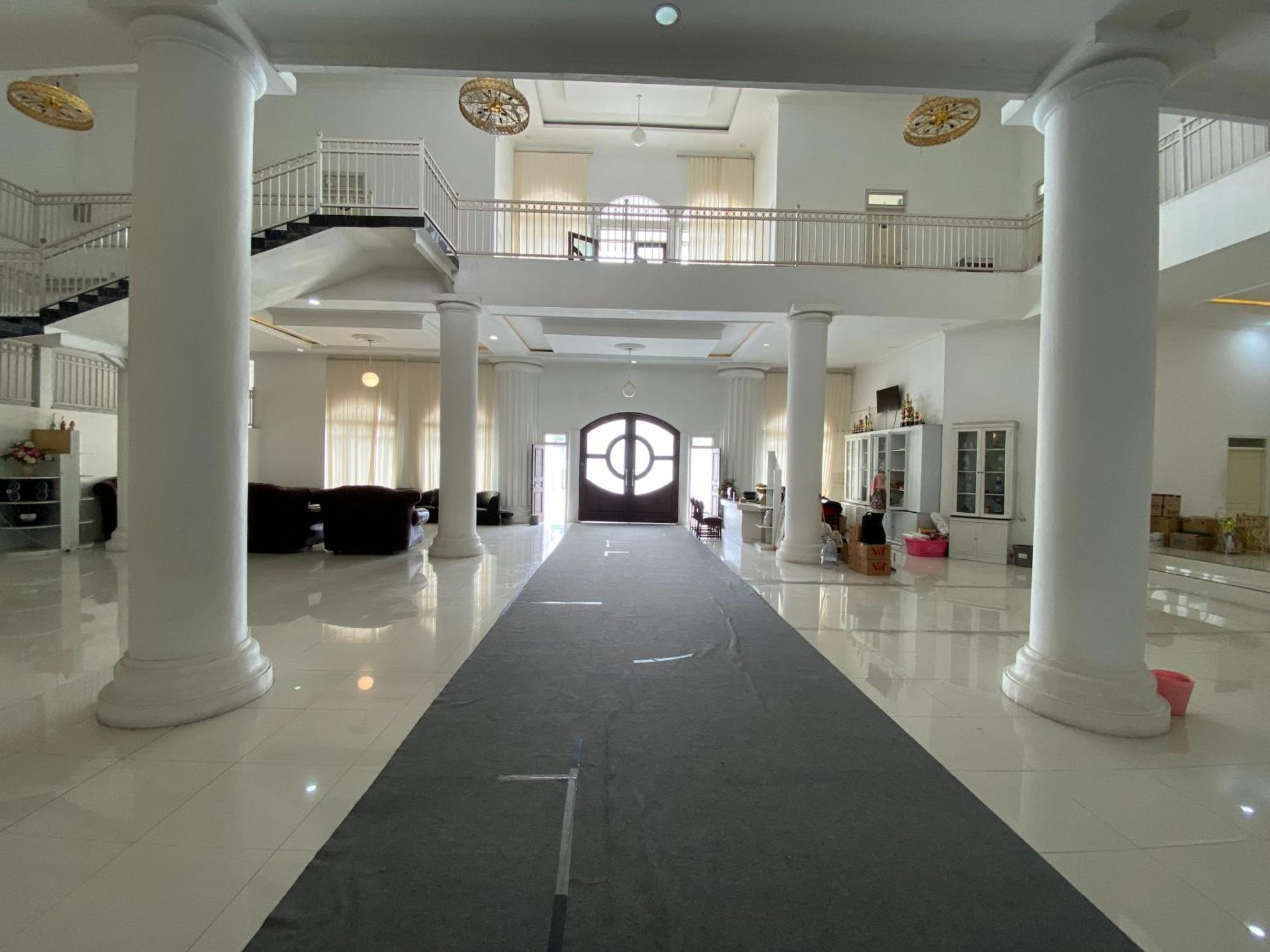Griya Rw Family Guest House Redpartner Surakarta  Экстерьер фото