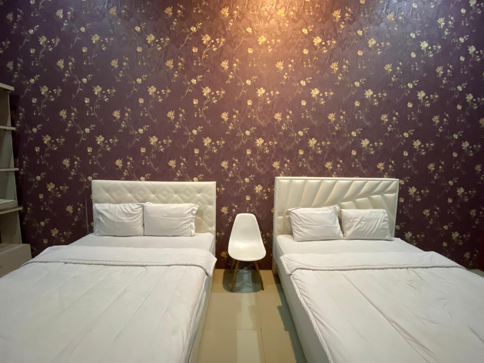 Griya Rw Family Guest House Redpartner Surakarta  Экстерьер фото